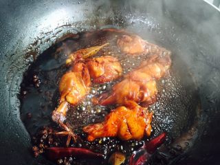 15、秘制红烧鸡腿,最后再大火收汁即可