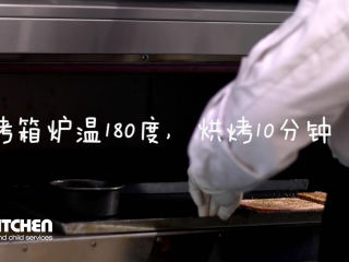 4、烧烤三明治,入烤箱炉温180度，烘烤10分钟