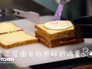 11、烧烤三明治,第三层面包放煎好的鸡蛋