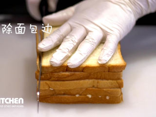 13、烧烤三明治,切除面包边