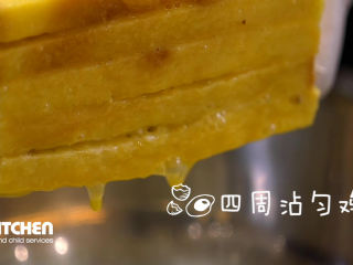 14、烧烤三明治,四周沾匀鸡蛋液