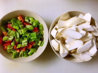 5、糖醋鸡腿菇（菌菇）,鸡腿菇切滚刀块