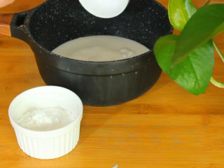 2、脆皮炸鲜奶,25g白糖