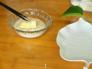 11、脆皮炸鲜奶,裹满面包糠