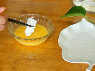 10、脆皮炸鲜奶,裹满鸡蛋液