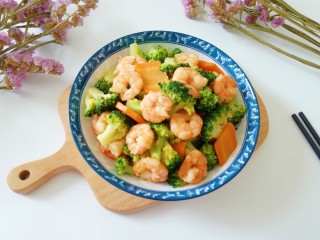 18、西兰花炒虾仁,成品。