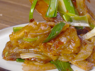27、苕皮回锅肉-咸香滋味欲罢不能,装盘