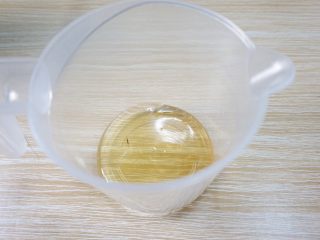 9、奥尔良烤鸡翅,蜂蜜和油混合拌匀