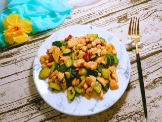 15、下饭菜 宫爆鸡丁,美味下饭宫爆鸡丁装盘啦。