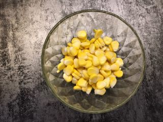 3、彩虹沙拉,玉米剥粒