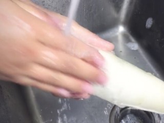 1、酸辣萝卜,准备一个白萝卜洗净不用去皮