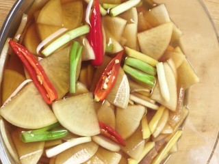 8、酸辣萝卜,酸辣爽口的脆皮萝卜做好