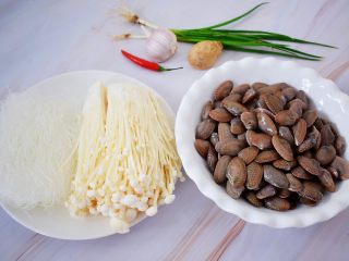 1、花甲粉,准备好材料