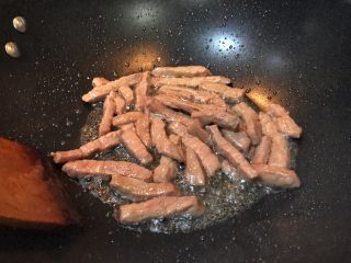 6、超满足便当（11）,变色即可盛出 油就留在锅里