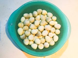 9、秘制茶香鹌鹑蛋,沥干水份