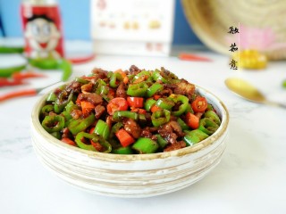 8、#猪年#辣子肉,出锅装盘，完成！