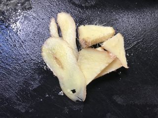 7、鱼头汤,生姜切片