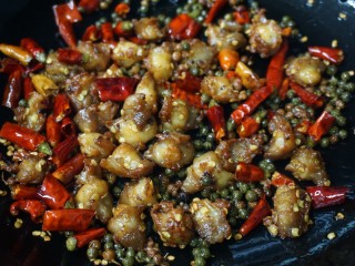 11、香辣鸡脆骨,小火翻炒