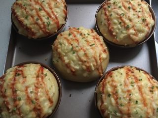 11、只需一发的葱香芝士包,出炉