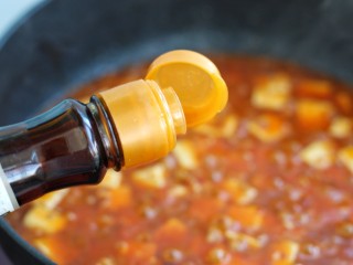 15、麻婆豆腐,滴几滴醋，再淋入芝麻油