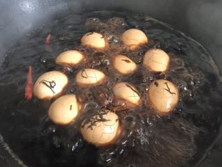 12、茶叶蛋,大火煮沸转中小火煮30分钟