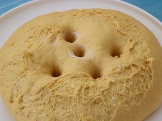 9、南瓜发面饼,发酵至2倍发