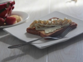 11、早餐香蕉三明治,挤在上面