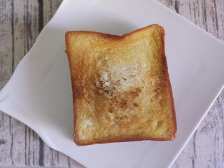 12、早餐香蕉三明治,然后再盖上一片土司