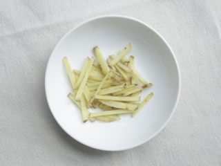 4、可乐鸡翅,姜切成姜丝；