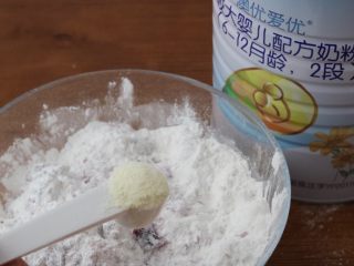 7、红豆紫薯糯米糕,加入宝宝奶粉
