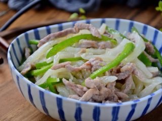 13、白菜炒肉丝,超级下饭菜。