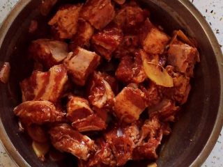 7、香烤排骨,搅拌均匀