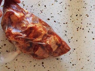 8、香烤排骨,装袋冰箱冷藏12小时