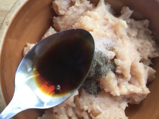 7、快手减脂餐,杂蔬鸡肉小方,加生抽。