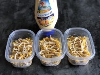 10、芋泥麻薯肉松盒子蛋糕,挤上适量蛋黄酱（或沙拉酱）