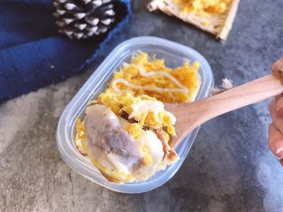 15、芋泥麻薯肉松盒子蛋糕,不需要冷藏哈，冷藏过的话麻薯会变硬，吃的时候稍微加热一下麻薯会软即可。