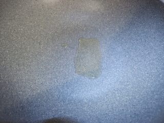 4、腰带炒饭便当盒「14」,锅内加入少许油。