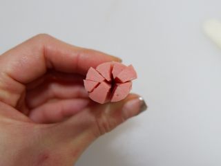 24、腰带炒饭便当盒「14」,切出花形。