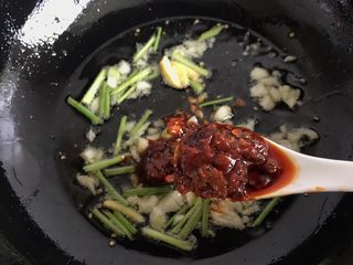 8、红烧茄子,加两勺郫县红油豆瓣酱