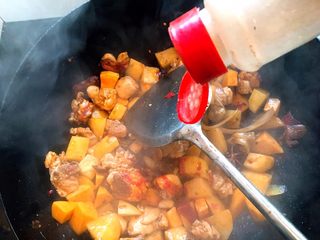 18、大盘鸡,胡椒粉可以放一点,没有也可以不加