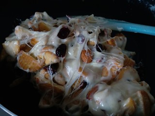 8、网红雪花酥,快速搅拌均匀