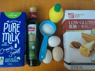 1、网红花生小贝蛋糕,准备材料。