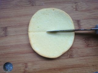 18、网红花生小贝蛋糕,对半切，底部不切断。