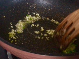 11、海鲜酱爆鸡丁,余油爆香葱姜蒜