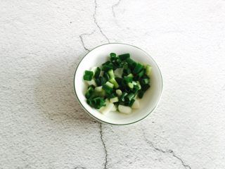 7、冬瓜蛋汤,香葱洗净切圈