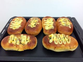 13、香肠沙拉面包,面包出炉了