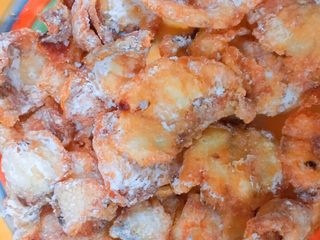 34、吃掉一朵花+牡丹鱼,因为玉米淀粉有一面，我放多了，所以会有白白的。不过很酥脆，也许也是一种风格。