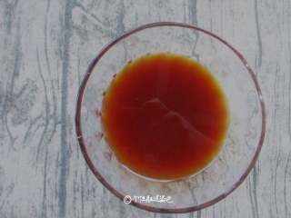 5、糖醋茄子,一勺番茄酱、一勺醋、一勺蚝油、1勺糖,2勺水,少许淀粉调成料汁