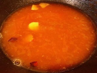 6、奥尔良红烧排骨,排骨汤中放入奥尔良干料搅拌均匀