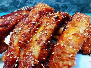 12、奥尔良红烧排骨,排骨的营养价值很丰盛适合各类人群食用